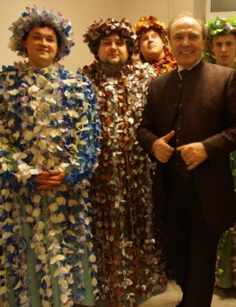 Рука фокусника с палочкой Рука фокусника